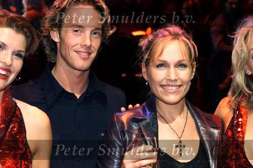 GOUDA 14 november 2001
Premiere Chorusline in stadsschouwburgvan Gouda.
Tanja Jess met vriend