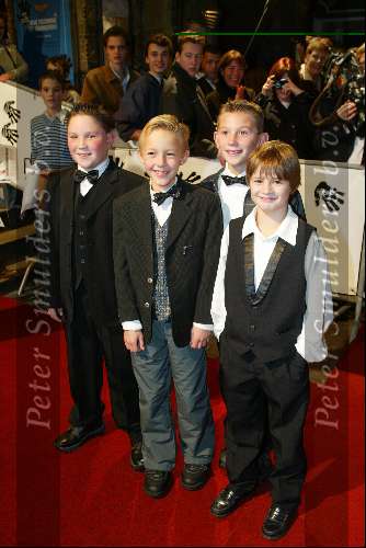 Amsterdam 15 november 2002
Premiere Pietje Bell in Tuschinski
de bende van de zwarte hand , jordy mul, sjoerd metz, serge price nicky burger