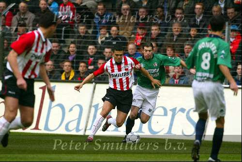 Eindhoven 17 november 2002
PSV-Feyenoord 1-2
Brett Emerton in duel met Wilfred Bouma