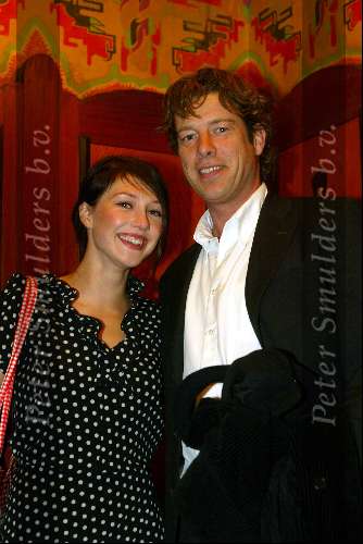 Amsterdam 25  november 2002
Premiere de Pianist van Roman Polanski in Tuschinski
Carice v Houten met vriend