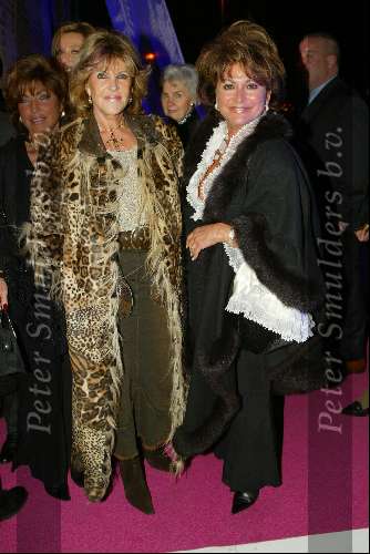 Amsterdam 13 november 2002
Opening Louis Vuitton winkel.
Christine Kroonenberg en Astrid Engels
