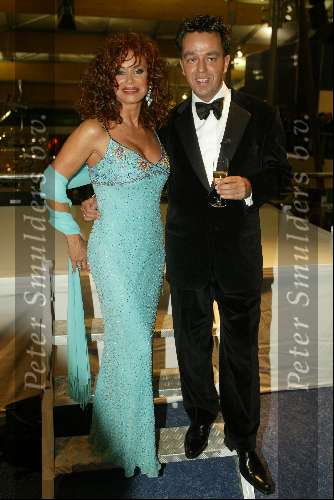 Amsterdam 21 november 2002
Beurs van Miljonair in passagiersterminal Amsterdam
Connie Breukhoven met hoofdredakteur miljonair