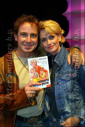 Utrecht 15 november 2002
Uitreiking boek Daphne Deckers aan Marco Borsato.