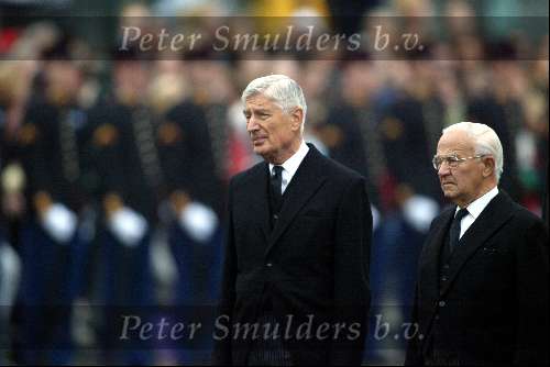 Delft 15 oktober 2002
Begrafenis Prins Claus.
Oude Premier De Jong en Dries v Agt