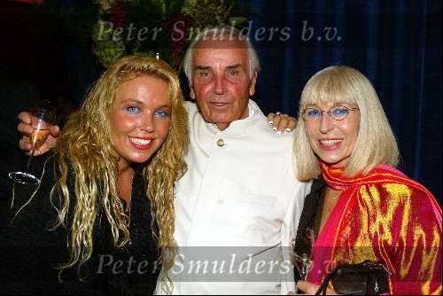 Amsterdam 19 oktober 2002
Feest Eddy Doornbos in Sheraton Schiphol
Eddy met vrouw en dochter