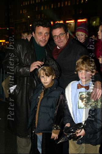 Amsterdam 20 november 2002
Premiere Harry Potter in Pathe Arena
edwin de vries met broer en zoontje