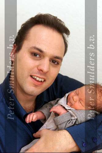 Fijnaart 10 Oktober 2002
Geboorte zoon van Mariska Bauer en Frans Bauer.
Op de foto met hun pas geborene Jan en hun oudste zoon..