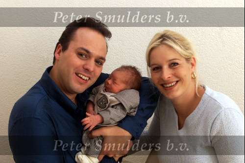 Fijnaart 10 Oktober 2002
Geboorte zoon van Mariska Bauer en Frans Bauer.
Op de foto met hun pas geborene Jan en hun oudste zoon..