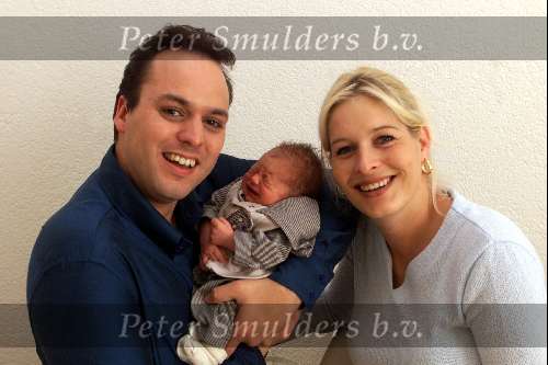 Fijnaart 10 Oktober 2002
Geboorte zoon van Mariska Bauer en Frans Bauer.
Op de foto met hun pas geborene Jan en hun oudste zoon..
