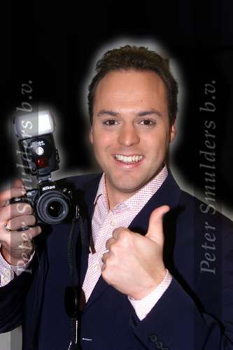 Eindhoven, 22 november 2002
Frans Bauer met NIKON Camera