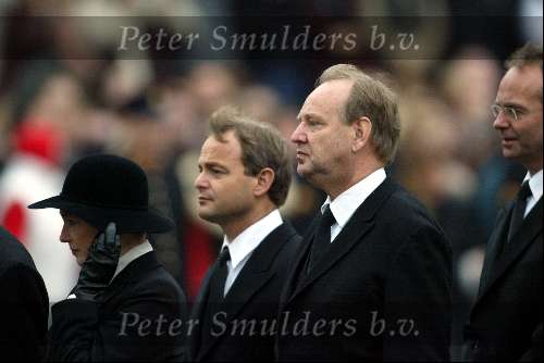 Delft 15 oktober 2002

Begrafenis Prins Claus.
Koningin Beatrix, Prins Friso, Prins Constantijn, Prinses Laurentien, Prins Willem Alexander en Maxima
Prins Maurits, Marilene, Prins Bernhard , Prins Bernhard jr, Prinses Irene, Prinses Juliana, Prinses Cristina, Prinses Margriet, Pieter v Vollenhoven, Prins Carlos, Prins Jaime, Prinses Carolina, Mabel Wisse Smit
Peter Smulders bv