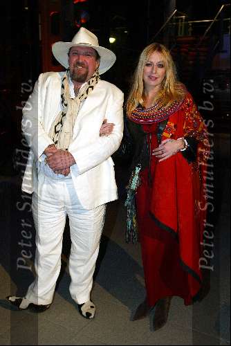 Amsterdam 29 november 2002
Orange Babies gala in passagiers terminal
Henk Schifmacher met vrouw