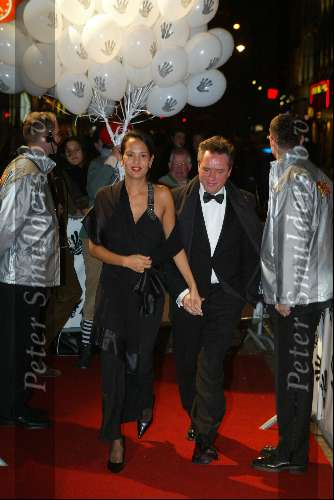 Amsterdam 15 november 2002
Premiere Pietje Bell in Tuschinski
Henny Vrienten met vrouw