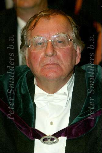 Amsterdam 18 oktober 2002
Huub oosterhuis krijgt eredoctoraat .
