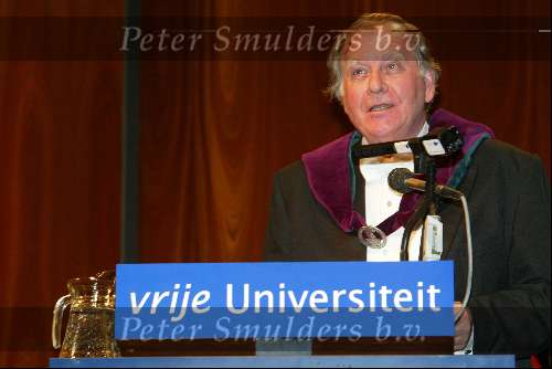 Amsterdam 18 oktober 2002
Huub oosterhuis krijgt eredoctoraat .