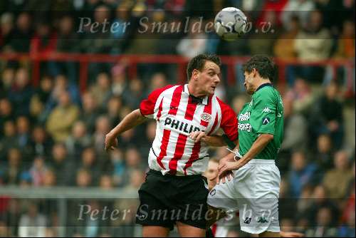 Eindhoven 17 november 2002
PSV-Feyenoord 1-2
Jan Vennegoor of Hesselink  en Kees v Wonderen