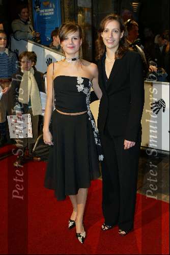 Amsterdam 15 november 2002
Premiere Pietje Bell in Tuschinski
Katja Herbers (l)