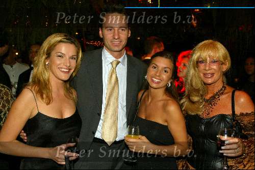 Aalsmeer 8 november 2002
 Modeshow la Perla
Michael Lingg met Rossana Lima Mary Borsato en Lucille Werner