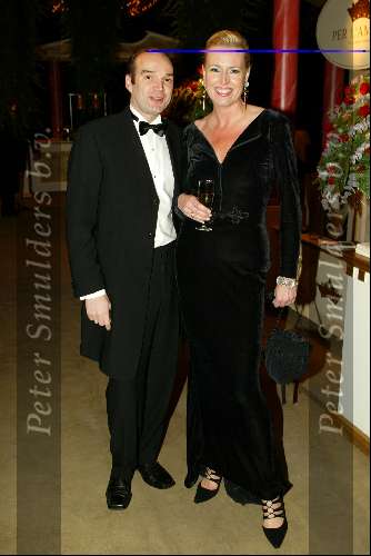 Aalsmeer 8 november 2002
 Modeshow la Perla
Monique Collignon met man