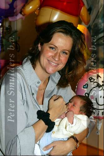 Amsterdam 1 december 2002
Pauline Huizinga met baby