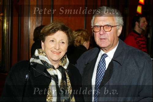 Amsterdam 25  november 2002
Premiere de Pianist van Roman Polanski in Tuschinski
Professor Heertje met vrouw