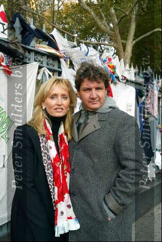 New York 1 november 2002
Marathon van New York
Rene Froger met Natasja Froger bij Ground Zero