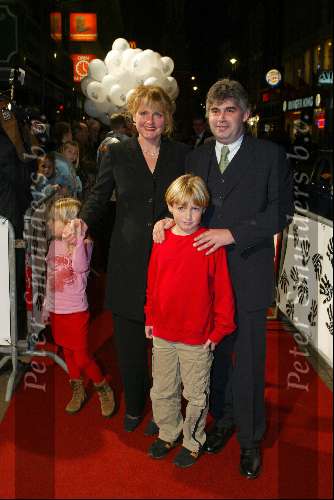 Amsterdam 15 november 2002
Premiere Pietje Bell in Tuschinski
Rob Oudkerk met gezin
