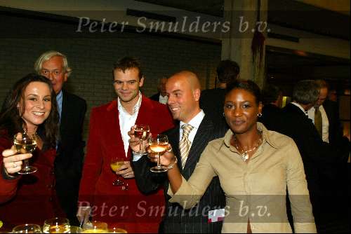 Amsterdam 18 oktober 2002
Huub oosterhuis krijgt eredoctoraat .
Aanwezig Trijntje Oosterhuis, Tjeerd Oosterhuis, Edsilia Rombley