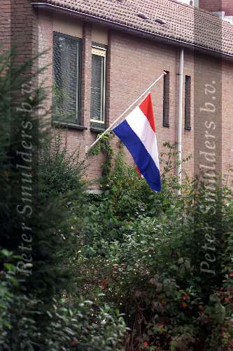Nederland, 7 oktober 2002 Vlag halfstok i.v.m. overlijden van Prins Claus op 6 oktober 2002