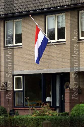 Nederland, 7 oktober 2002 Vlag halfstok i.v.m. overlijden van Prins Claus op 6 oktober 2002