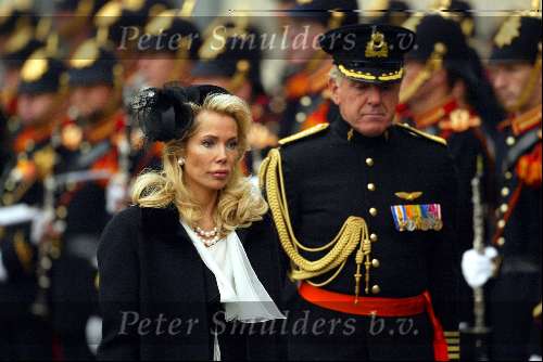 Delft 15 oktober 2002
Begrafenis Prins Claus.
Weduwe Agakahn