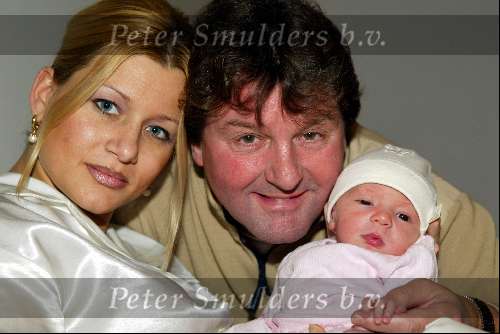 Rosmalen 28 november 2003
Albert West met zijn dochter Josine  en kleindochter Femke