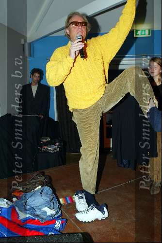 Loosdrecht 28 november 2003
Presentatie  Issue in het witte huis in Loosdrecht
Andreas v d Schaaf