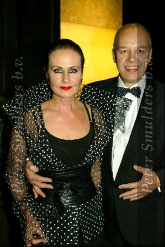 Waalwijk 14 november 2003
modeshow addy v d krommenacker in waalwijk
Ans Marcus met Wybe Tuinman