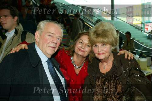 Amsterdam 16 november 2003
Premiere Pipo de Clown in het pathe arena theater
Belinda Meuldijk met Christel Adelaar ( eerste Mammaloe)