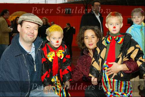 Amsterdam 16 november 2003
Premiere Pipo de clown in het pathe arena theater
Carel Craayenhof met gezin