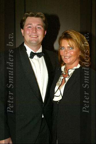 Waalwijk 14 november 2003
modeshow addy v d krommenacker in waalwijk
Carlita v d Valk met haar zoon