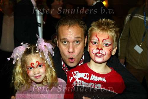 Kaatsheuvel 7 november 2003

premiere doornroosje in dce efteling

carlo boszhard met neefje

Peter Smulders bv