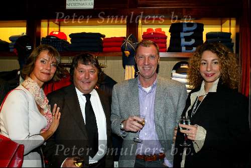 Amsterdam 27 november 2003.
Ralph Lauren Winkel op PC Hooftstraat 1 jarig bestaan.
Ruud Krol met zijn vrouw  Oger Lusink met Coco de Meyere