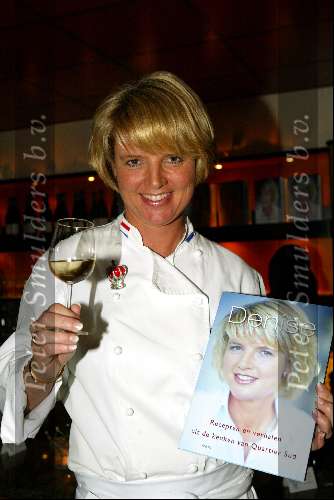 Amsterdam 20 november 2003
Presentatie boek Denise Mooij in Cartier Sud
en een glaasje wijn