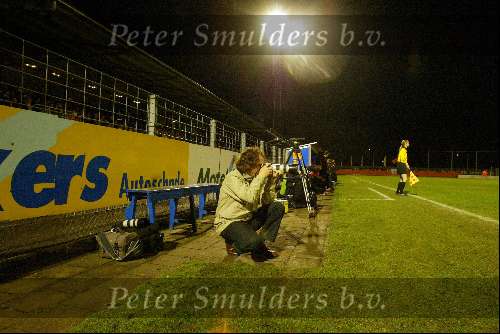 Eindhoven, 22 november 2003
Interland damesvoetbal Nederlnad-Belgie, eindstand 3-0
vrouwelijke grensrechter
Dirk Bosman als fotograaf