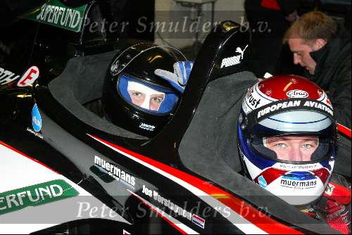 Donnington 25 november 2003
Trust & Minardi in donnington
Jos Verstappen en Don Perridon in formule 1 wagen