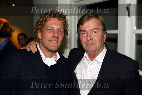 Loosdrecht 28 november 2003
Presentatie  Issue in het witte huis in Loosdrecht
Jean Marc des Bouvrie en  Eric Peute