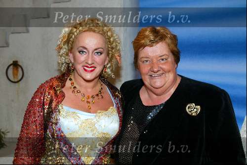 Utrecht 9 november 2003
Premiere Mama Mia in Utrec ht
Karin Bloemen en Erica Terpstra
