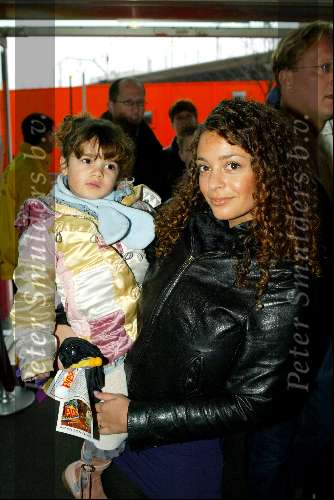 Amsterdam 16 november 2003
Premiere Pipo de clown in het pathe arena theater
Fajah Lourens met dochter
