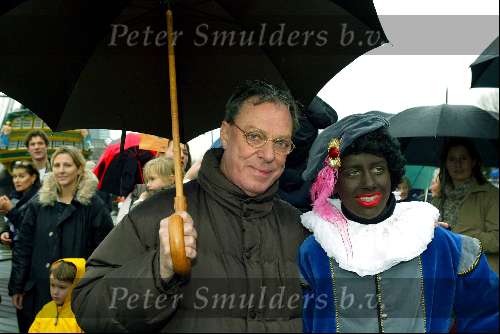 Amsterdam 16 november 2003
Aankomst sinterklaas bij scheepvaartmuseum.
Frans Molenaar met Zwarte Piet