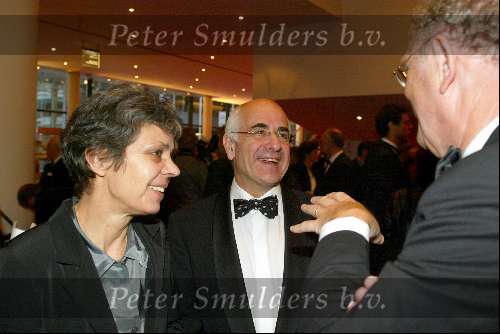 Utrecht 9 november 2003
Premiere Mama Mia in Utrec ht
Frits Spits met vrouw in gesprek met Joop v d Ende