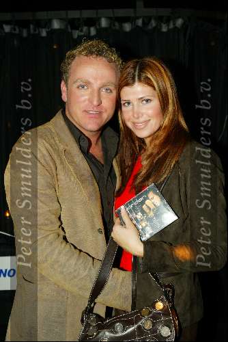Amsterdam 14 november 2003
Presentatie cd gordon op de supperclub boot.
Gordon met  nieuwe CD en Estelle Gullit