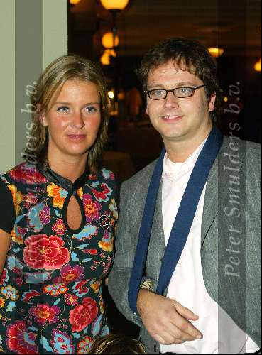 Kaatsheuvel 7 november 2003
Premiere doornroosje in dce efteling
Guus Meeuwis met vrouw