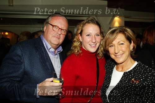Amsterdam 20 november 2003
Presentatie boek Denise Mooij in Cartier Sud
Guus Verstraete met Karin Verstraeten met dochter
